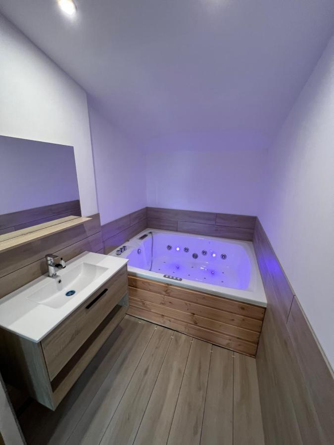 Jolie Maison En Pierre Esprit Avec Jacuzzi *